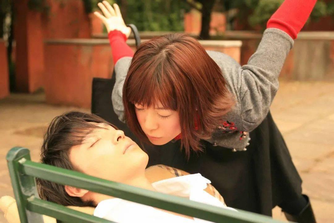 黑龙江龙江县人社局回应工作人员与办事女子起争执：调离工作岗位 停职反省